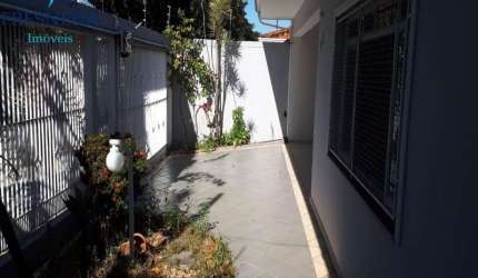CASA TERREA - OTIMA PLANTA- 220 M2 DE AREA CONSTRUIDA.