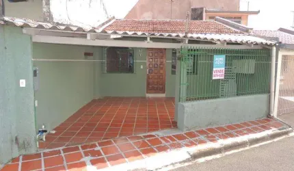 CASA EM CONDOMÍNIO NO CAJURU, COM 02 QUARTOS, 01 VAGA.