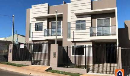 Sobrado à venda em Uvaranas