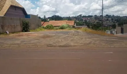 Terreno de esquina à venda em Colônia Dona Luiza