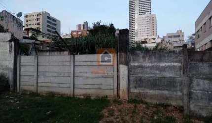 Terreno à venda em região Central