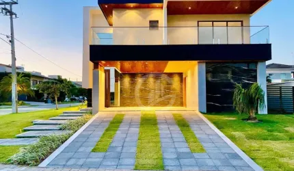 Volumetria e elegância a definem, uma bela casa de esquina para chamar de sua