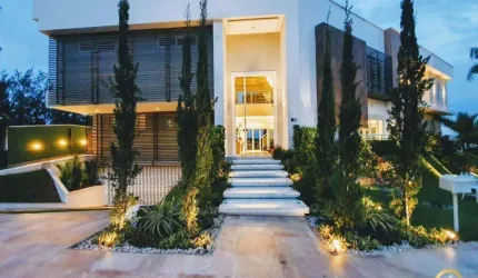 Um Verdadeiro Palácio, um sonho  923 metros de área construída e um terreno de 815metros, já imaginou?