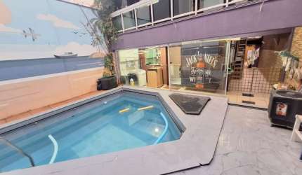 Sobrado com  Piscina, 3 quartos, 1 suíte, 3 vagas , 180m²