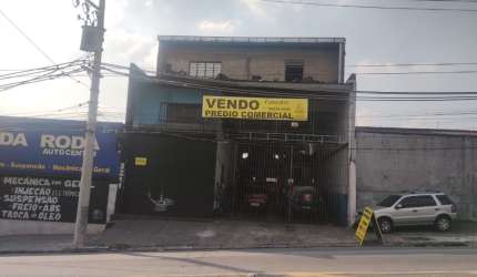 Galpão em um terreno, situado à Avenida Rio das Pedras