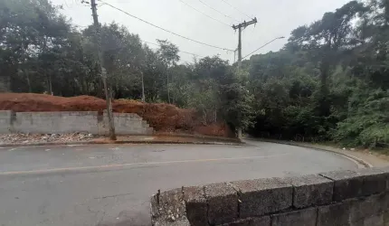 EXCELENTE LOTE DE ESQUINA