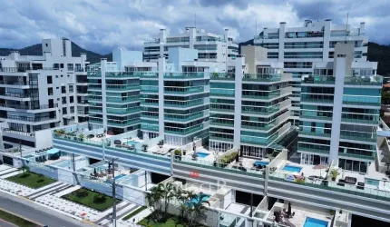 Amplo apartamento mobiliado frente mar em Caiobá!!