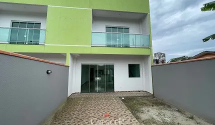 Sobrado com 03 Quartos e Piscina a 2 Quadras do Mar