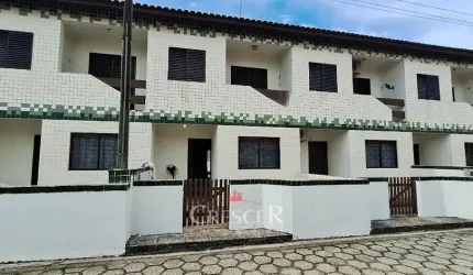 Sobrado com 03 quartos a poucos passos do Mar