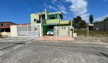 Sobrado 03 quartos e piscina em Matinhos