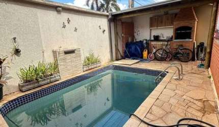 Casa térrea com piscina na Nova Piracicaba.