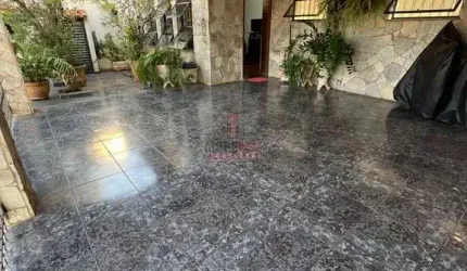 Casa Linda e Grande a Venda com 3 Quartos, 2 Banheiros e Suite com Banheira