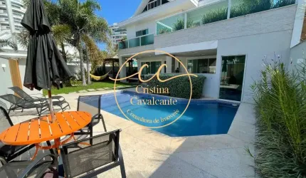 Casa de Alto Padrão na Barra da Tijuca - 5 Quartos, 4 Suítes, 490m², Piscina e Churrasqueira - Condomínio Blue Houses