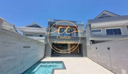 Casa contemporânea triplex à venda no Recreio dos Bandeirantes, Rio de Janeiro - 5 quartos, 4 suítes, 498m², 3 vagas de garagem, piscina no Condomínio Riviera del Sol