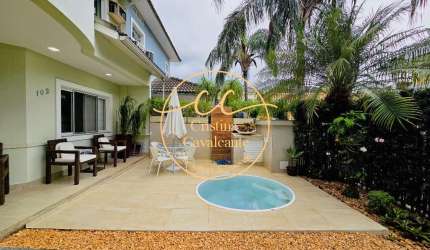 Imóvel de Luxo em Vargem Pequena: Casa Triplex à Venda com 4 Quartos, 2 Suítes, 220m², Piscina e Área Gourmet