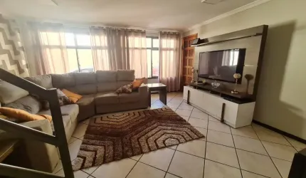 Sobrado em condomínio 4 quartos sendo 1 suíte 2 vagas