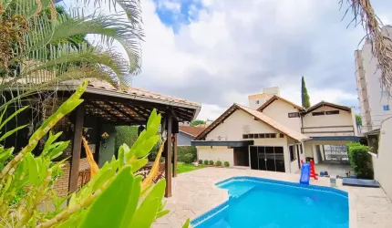 Casa para Venda em Joinville, Costa e Silva, 5 dormitórios, 2 suítes, 4 banheiros, 3 vagas