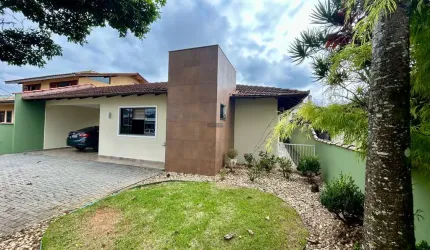 CASA PLANA -  AVERBADA - RUA SEM SAÍDA - 4 DORMITÓRIOS,   GLÓRIA - JOINVILLE - SC&gt;  Está em uma  localização alta,  rua sem saída,