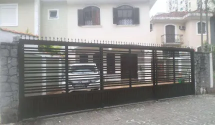 Sobrado com 4 dormitórios à venda, 211 m² por R$ 2.200.000,00 - José Menino - Santos/SP