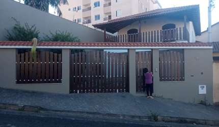 Casa com 4 quartos à venda no Jardim das Azaléias, Poços de Caldas , 237 m2 por R$ 850.000