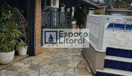 Casa com 6 dorm, 3 suítes, piscina a 300m da Praia das Palmeiras à venda - Caraguatatuba, SP