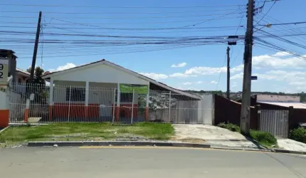 Casa com 4 dormitórios no bairro Monte Castelo em Colombo.
