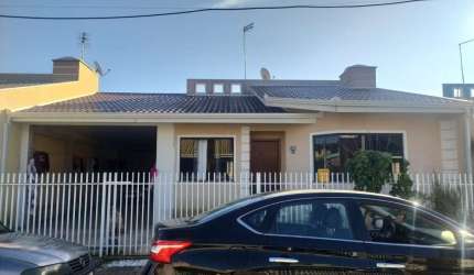 Excelente casa com 3 quartos e 3 vagas de garagem em ótima localização em Contenda. Apenas R$ 450.000,00