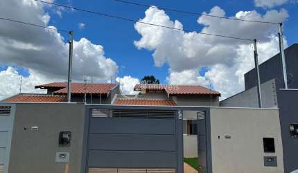 Ampla casa nova - 1 suíte e 2 quartos