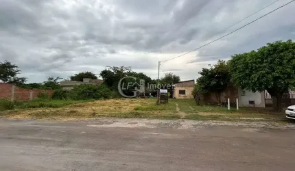 Casa à venda em Corumbá-MS, bairro Popular Nova: 2 quartos, 1 sala, 1 banheiro, 1 vaga de garagem, 120m².