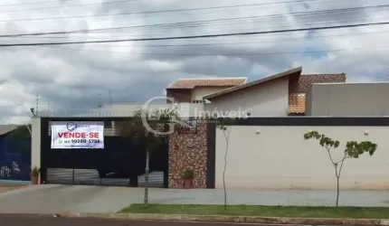 Casa à venda em Campo Grande-MS, bairro Panorama: 2 quartos, 1 suíte, 3 salas, 2 banheiros, 4 vagas de garagem, 266m².