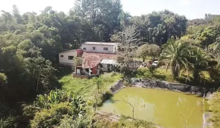 Chácara à venda em Jaraguari-MS, bairro Polomar: 3 quartos, 1 suíte, 3 salas, 4 banheiros, 4 vagas, 380m²!