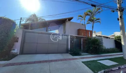 Linda casa com 3 suítes e sala de cinema