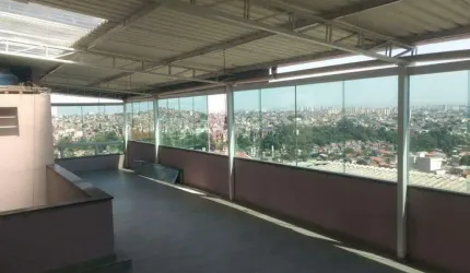 Sobrado com 325 m² localizado na Vila RIca em Santo André/SP.