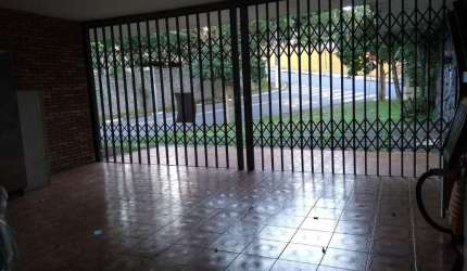 Terreno de 2.463,90 m² com casa construída no Anchieta em São Bernardo do Campo - SP.