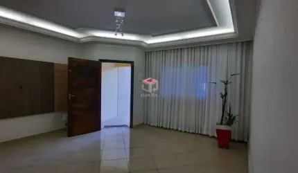 Sobrado com 238m² localizado no Parque João Ramalho em Santo André- SP.