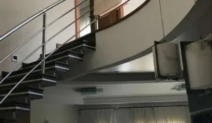 Sobrado amplo com 286m², localização mais que privilegiada no Bairro Jardim em Santo André/SP.