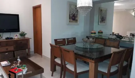 Cobertura 176 metros com 3 dormitórios sendo 1 suíte, 2 vagas de garagem.