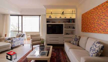 Apartamento amplo com 170m² Com Elevadores localizado no Bairro de Moema em São Paulo/SP.
