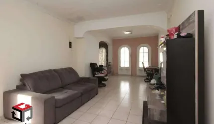 Casa de 300m², localizada no bairro Ipiranga- São Paulo- SP.