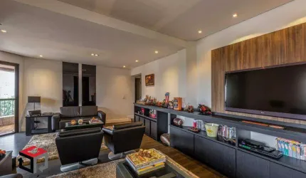 Apartamento de 150m² Com Elevadores no Campo Belo em São Paulo - SP