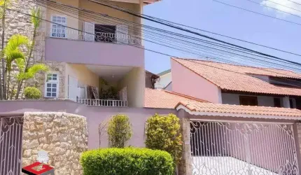 Sobrado amplo com 307m² localizado no Parque Espacial em São Bernardo do Campo/SP.