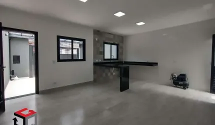 Casa térrea com 2 suítes, 2 vagas de garagem no bairro Taboão