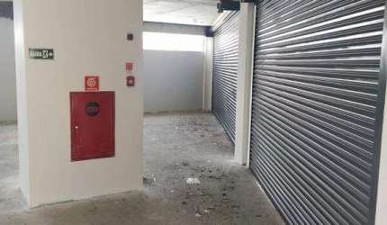 Salão comercial, novo, com 247m² no bairro Ferrazópolis.