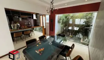 Sobrado com 4 Dormitórios em Condomínio Fechado em Santo Amaro com 200 m².