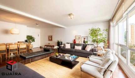 Apartamento 3 Dormitórios em Jardim Paulista com 240m²