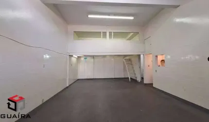 Sobrado com salão comercial, duas casas com entradas independentes, no bairro Vila Alto de Santo André/SP.