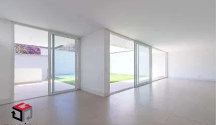 Excelente sobrado novo de alto padrão em condomínio fechado no Brooklin.