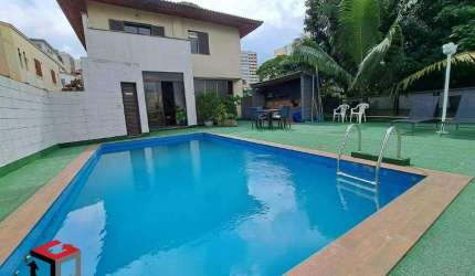 Casa ampla à venda com 752m² localizada no Bairro Pacaembu em São Paulo.