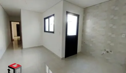 Apartamento tipo, novo com elevador, suíte e sacada