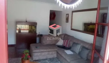 Casa ampla com 256m² localizada no Bairro Canhema em Diadema/SP.